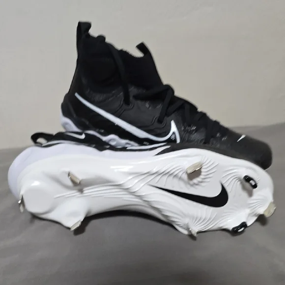 The Nike Alpha Huarache NXT can help you get up to speed in a flash. - Picture 5 of 5